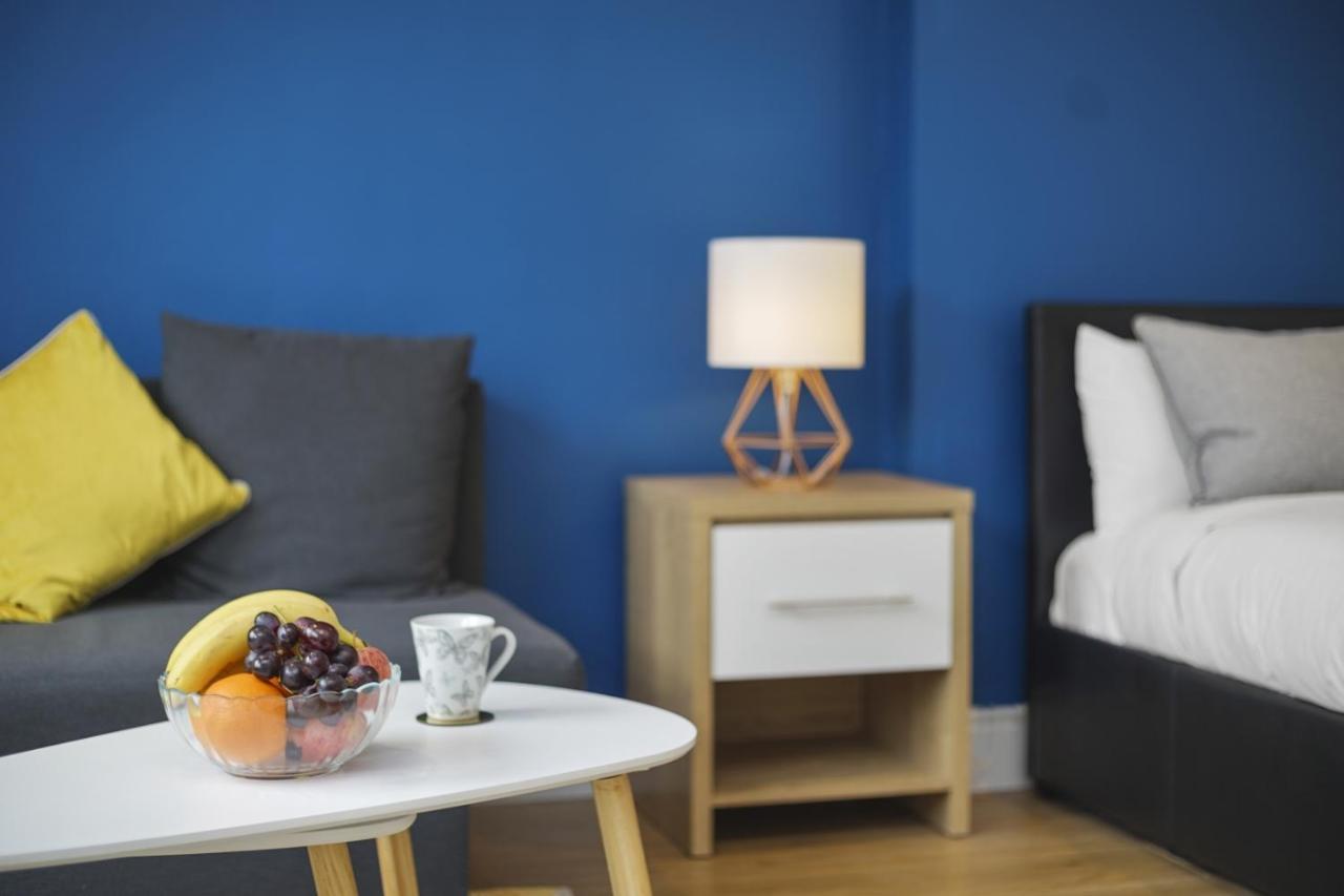 Studio Apartment By Homely Stays Londen Buitenkant foto