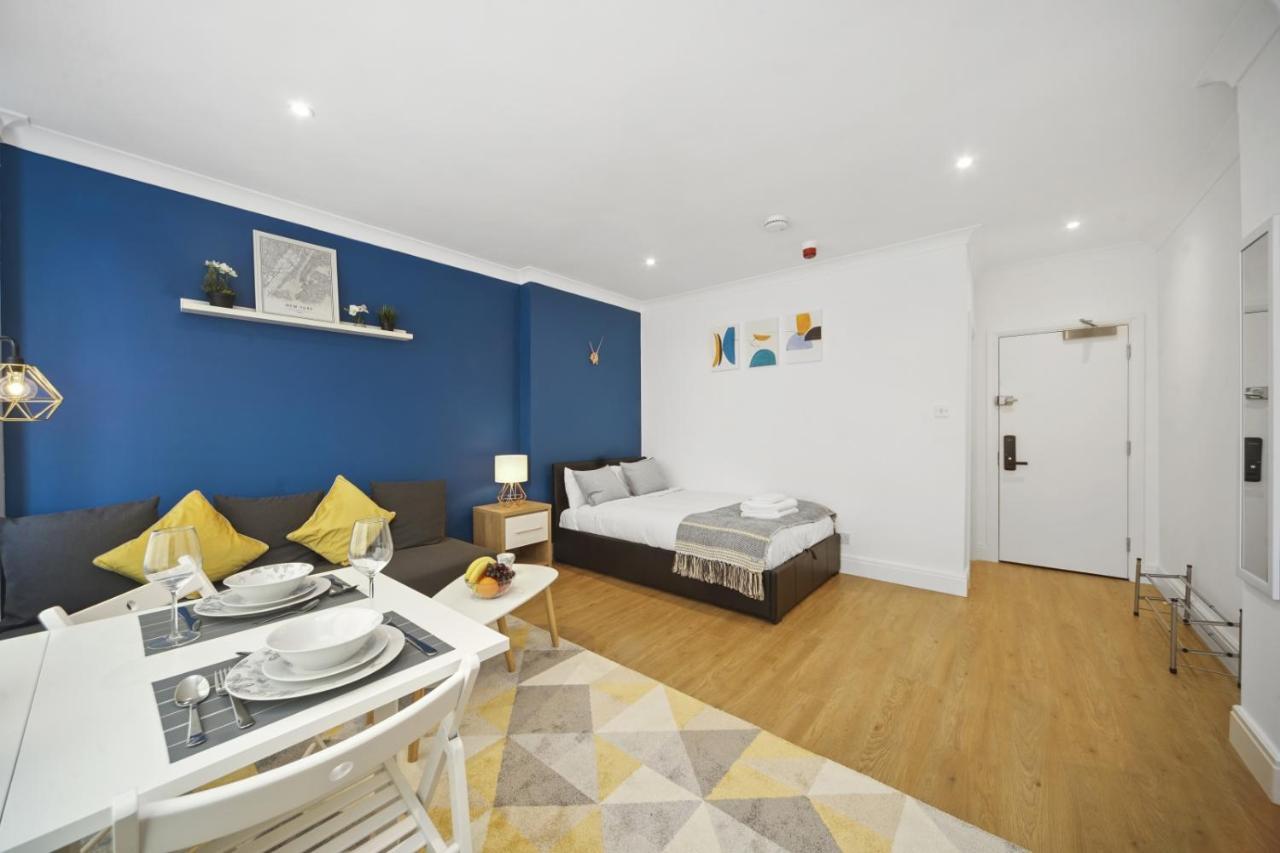 Studio Apartment By Homely Stays Londen Buitenkant foto