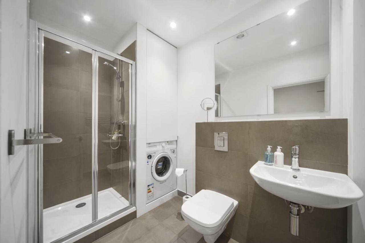 Studio Apartment By Homely Stays Londen Buitenkant foto